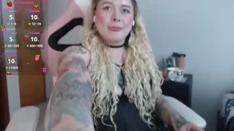 Snapshot of ninaxxstorm chatting on October 20, 8:25 pm Nina online show from October 20, 8:25 pm