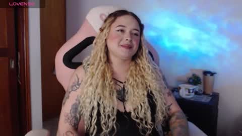 Snapshot of ninaxxstorm chatting on October 15, 2:15 am Nina online show from October 15, 2:15 am