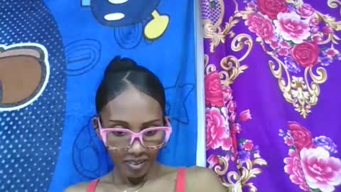 ninie246746 online show from May 15, 8:45 am