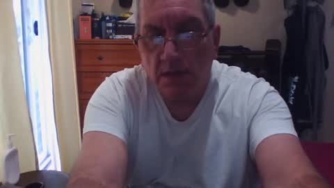 Snapshot of nionios67 chatting on October 26, 1:45 pm Dennis online show from October 26, 1:45 pm