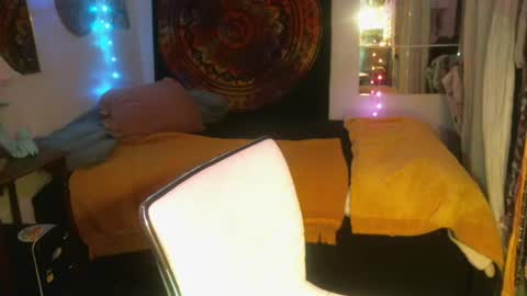 Leah online show from February 21, 5:35 am