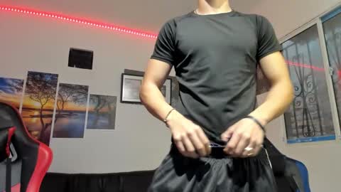 noah_flynn1 online show from March 15, 11:57 am