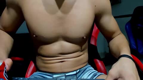 noah_flynn1 online show from December 22, 9:27 am