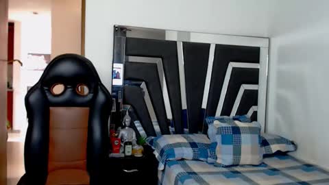 Noah Harris01 online show from February 14, 3:37 pm