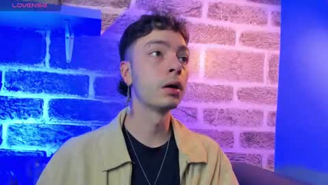 Snapshot of noah_ricci_ chatting on September 18, 12:31 pm online show from September 18, 12:31 pm