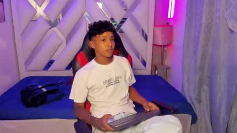 NOAH SMITH online show from February 26, 11:41 pm