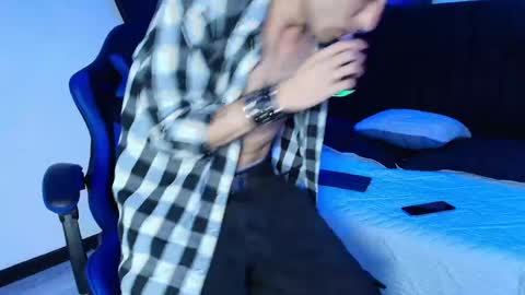 noah_starks online show from April 30, 3:55 am