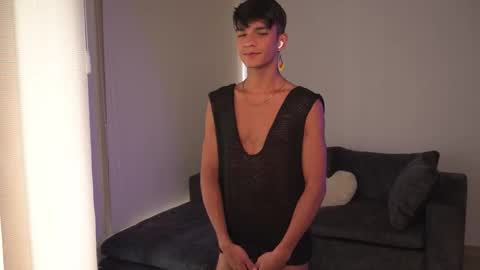 Noah     online show from December 20, 5:53 pm