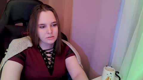 noir_ember_ online show from November 11, 1:02 pm