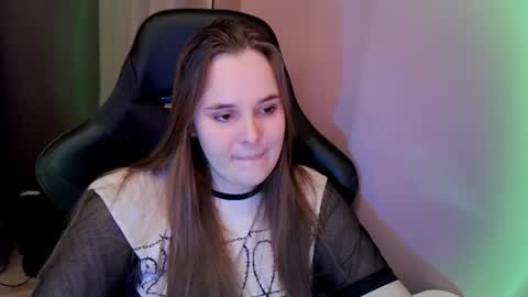 noir_ember_ online show from December 4, 2:38 pm