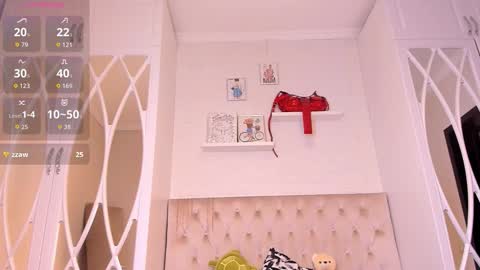 Snapshot of nooniemoon chatting on October 25, 3:18 am nooniemoon online show from October 25, 3:18 am