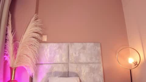 Nora Da Silva online show from November 8, 1:30 am