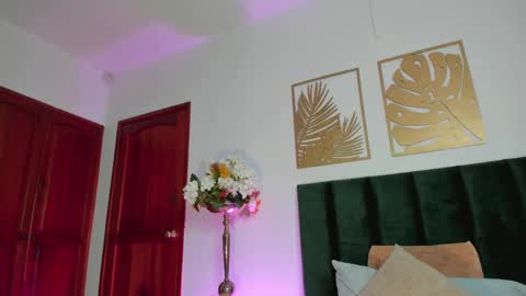 Nora Da Silva online show from February 25, 1:09 am