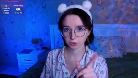 Nora Failure online show from December 4, 11:32 am