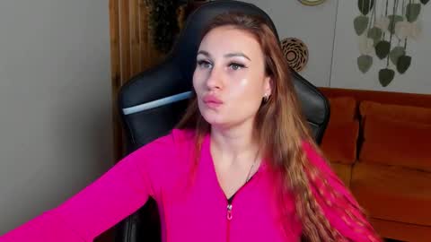 NoraFoxes online show from November 24, 12:48 pm