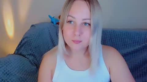 hi glad to chat online show from September 9, 10:04 am