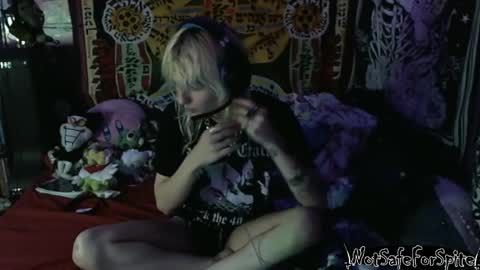 FREAKY DRACULA online show from April 30, 4:28 am