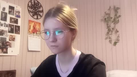 Sari  It is my first day  online show from February 21, 2:53 pm