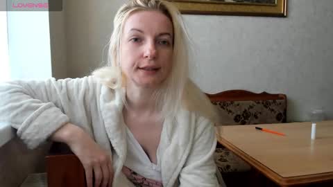 Snapshot of now_elly chatting on September 22, 6:17 am Nowelly online show from September 22, 6:17 am