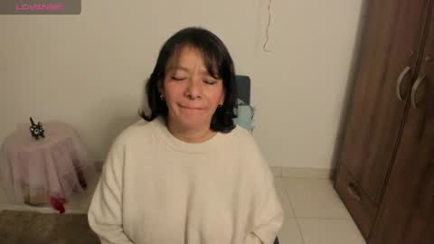 nuit_rose online show from April 18, 2:13 am