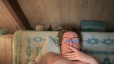 Snapshot of nurod chatting on February 9, 8:32 am nurod online show from February 9, 8:32 am