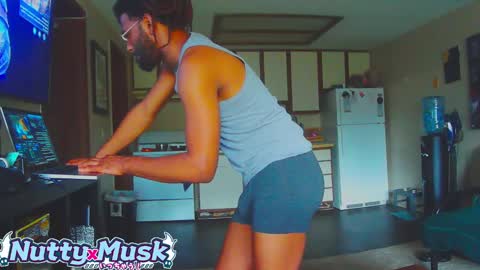 Snapshot of nuttyxmusk chatting on September 9, 3:01 pm Check the links online show from September 9, 3:01 pm