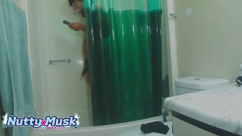 Snapshot of nuttyxmusk chatting on September 24, 2:46 pm Check the links online show from September 24, 2:46 pm