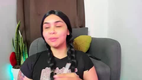 Nia online show from December 20, 5:36 am