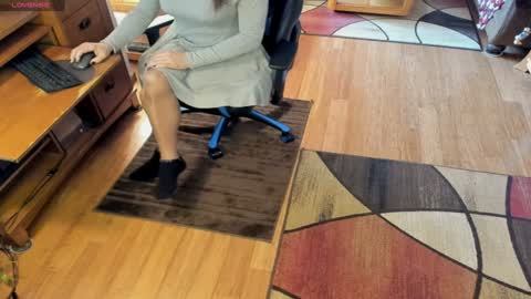 Snapshot of nylon_mistress chatting on December 1, 8:00 pm Miss Nylon online show from December 1, 8:00 pm