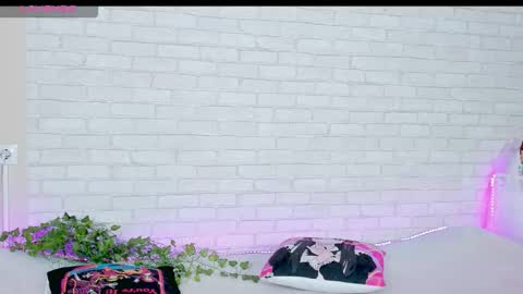 Kat online show from December 5, 9:19 am