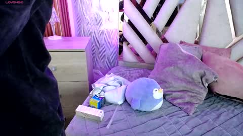 Alex   .    online show from February 3, 1:02 am