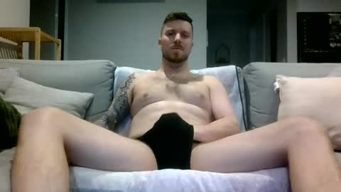 nzkiwiguy92 online show from August 3, 7:20 pm