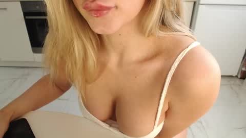 oatmilk7 online show from April 8, 11:35 am