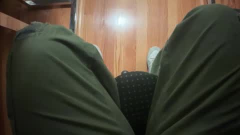 Snapshot of obiwand653040 chatting on November 1, 1:39 am obiwand653040 online show from November 1, 1:39 am