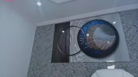 independent model online show from March 19, 3:06 pm