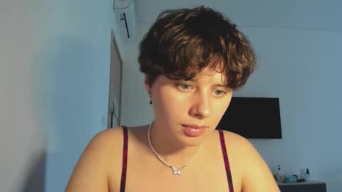 Evie online show from December 14, 8:20 am