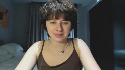 Evie online show from November 18, 3:15 pm