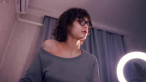 Thea online show from November 8, 7:17 pm