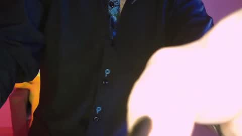 Snapshot of oezack__ chatting on February 13, 10:12 am Zack online show from February 13, 10:12 am