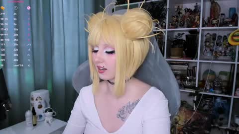 Clementine  Clem  online show from April 3, 9:38 am