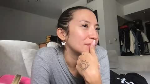 ohmillieevanillie online show from June 29, 9:25 pm