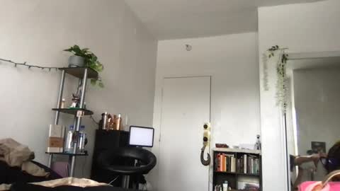 ohmillieevanillie online show from June 19, 4:57 pm