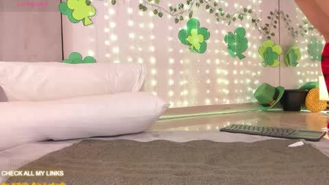 ohyesly_ online show from March 5, 10:24 am