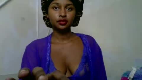 olinah610 online show from June 19, 1:28 pm