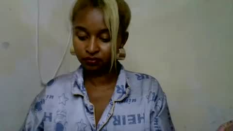 olinah610 online show from June 9, 12:38 pm