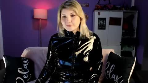 OliSunny Olivia online show from May 7, 6:47 pm