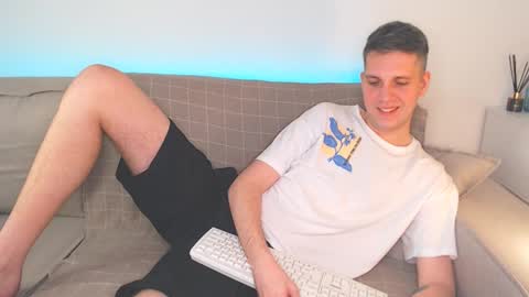 Snapshot of oliver_hort chatting on January 16, 6:16 pm Oliver online show from January 16, 6:16 pm