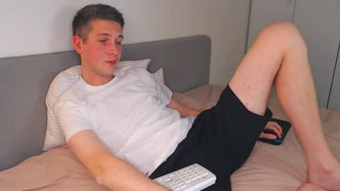 Snapshot of oliver_hort chatting on October 22, 5:58 pm Oliver online show from October 22, 5:58 pm