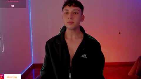 oliveeer online show from November 19, 7:01 pm