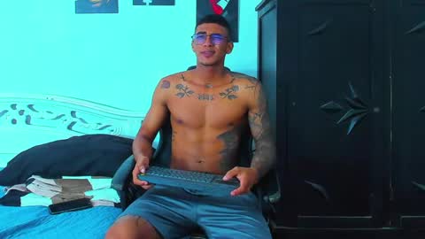 oliver_smith_2 online show from June 6, 2:45 pm